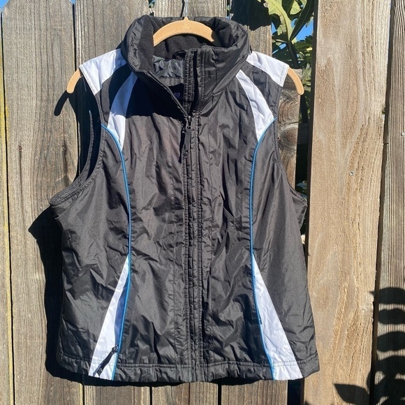 St. Johns Bay Active Vest. Zip away/Tuck away hood  Size S - Picture 1 of 12